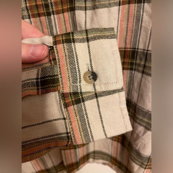 Like New Wrangler Men's Plaid Long SleeveFlannel Shirt size L - Picture 8 of 8